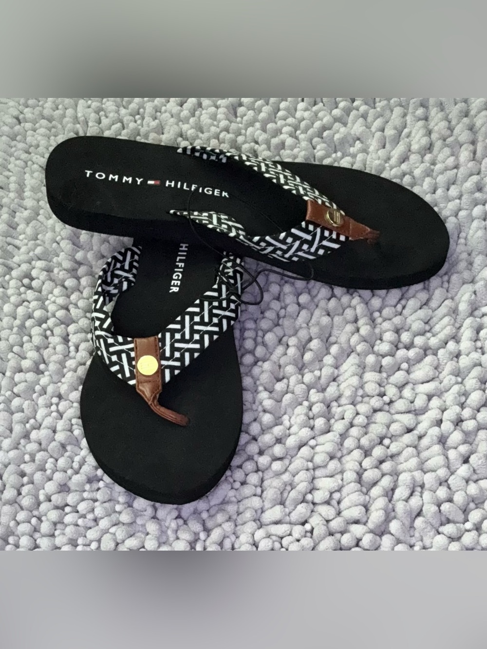 Tommy Hilfiger Coves Geometric Flip Flops – Black/White Size 9